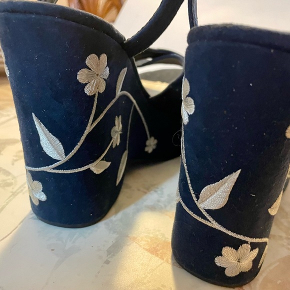 NAVY BLUE SUEDE EMBROIDERED PLATFORM SHOES W TIE BUCKLE 3”PLATFORMS N 5” HEELS - Picture 10 of 16